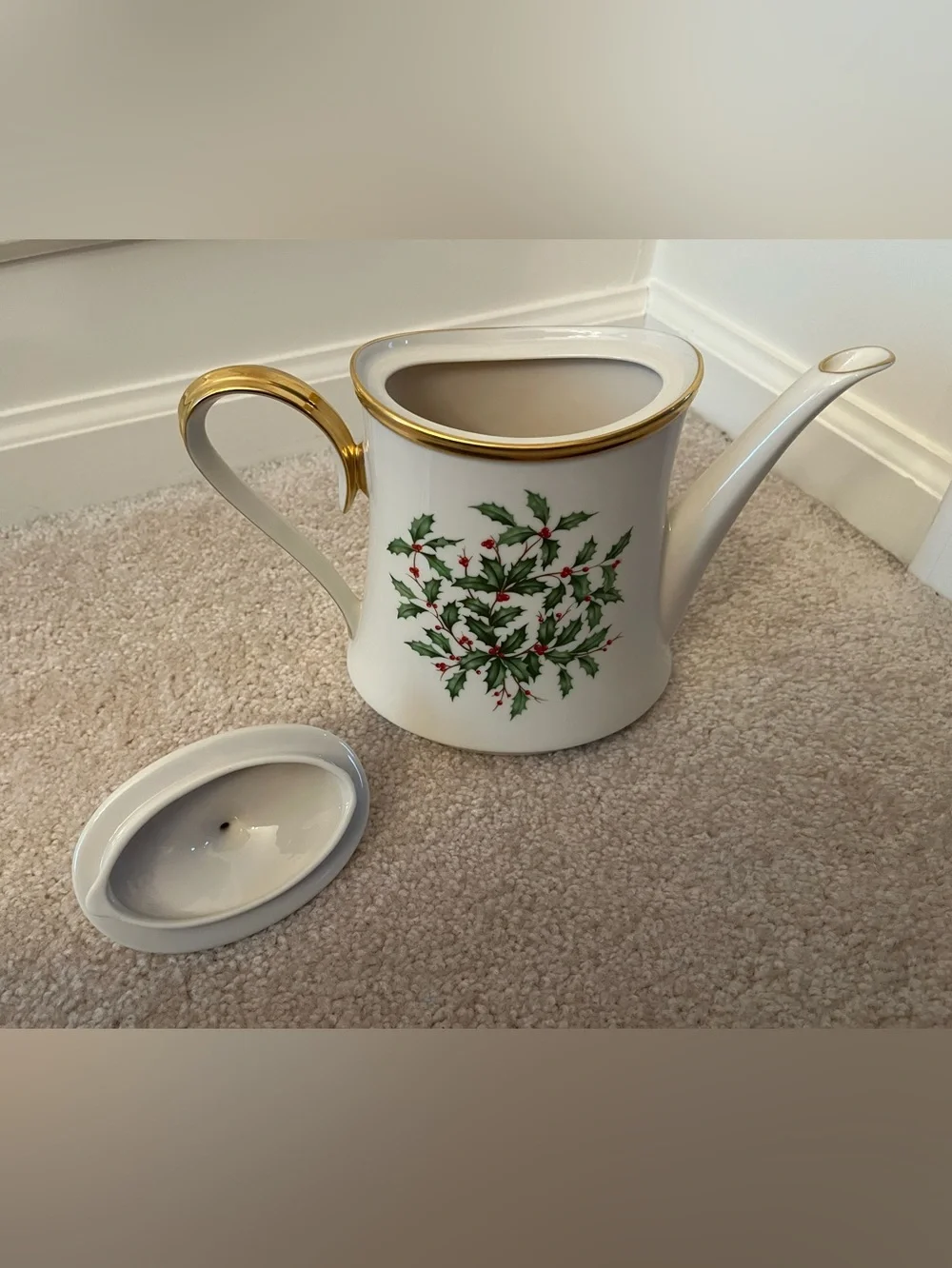 Lenox Holiday Coffee pot with lid